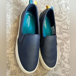 Women’s Sperry slip ons, size 7, excellent condition.